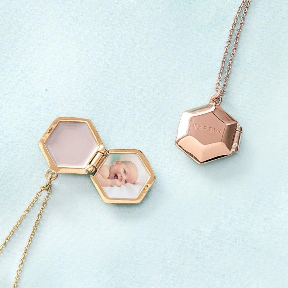 Capsul Locket Necklace - Picture 4 of 5